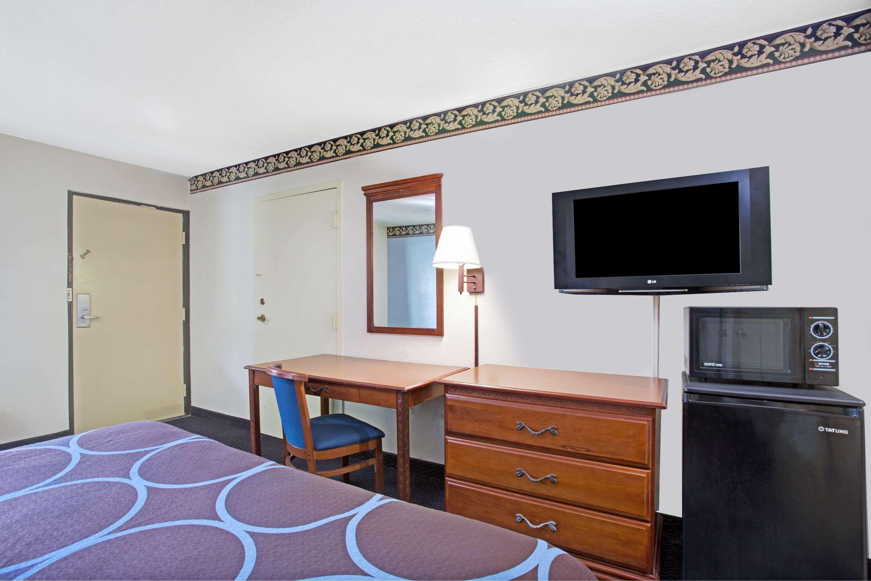 Hotel Super 8 By Wyndham Suwanee Exterior foto